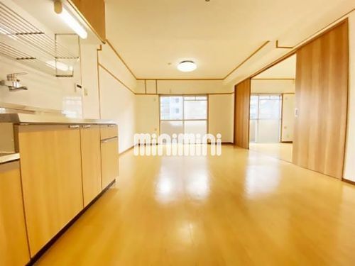 グリーン西山の居間