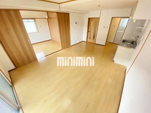 グリーン西山の居間