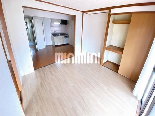 セリーヌ高針台2号館の居間