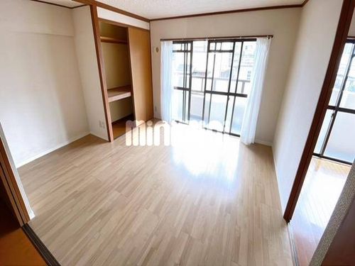 セリーヌ高針台2号館の居間