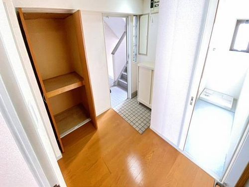 セリーヌ高針台2号館の玄関