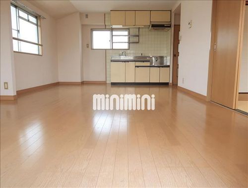 幸和マンションの居間