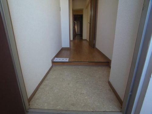 メゾン一社の玄関