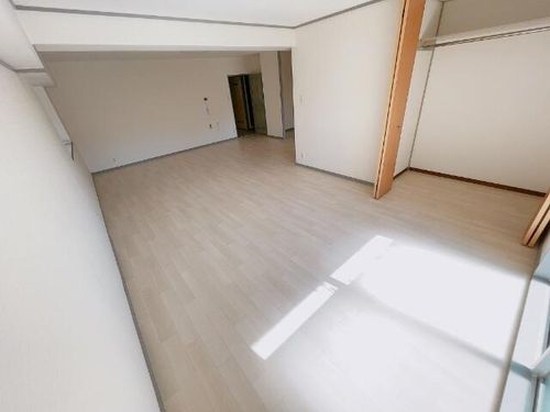 ユニーブル西山の居間