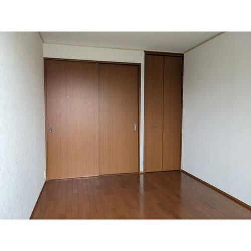 パークハイム直江A201の居間