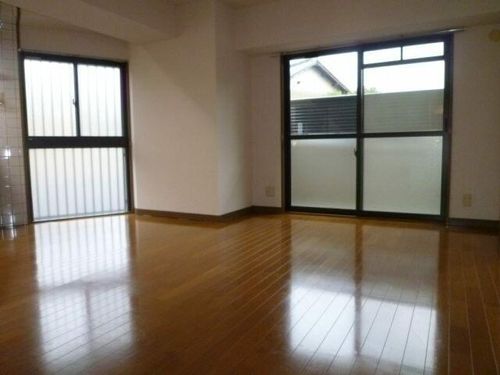 ヴィアーレマルフク南館の居間