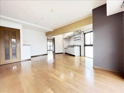 ヴィアーレマルフク南館の居間