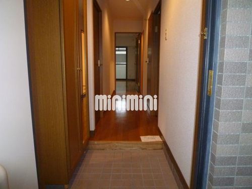 ヴィアーレマルフク南館の玄関