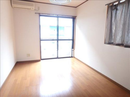 村瀬コーポの居間