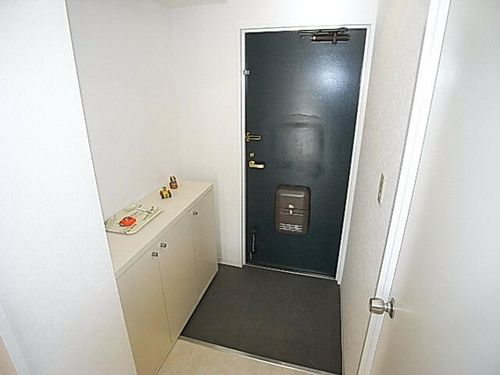 リバージュ 1の玄関