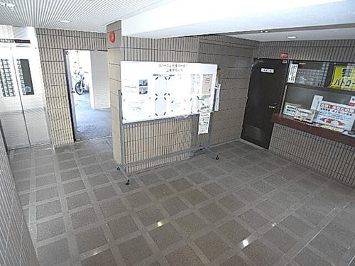 リバージュ 1の玄関