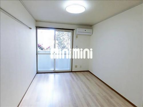 ホワイトメゾン高御堂の居間