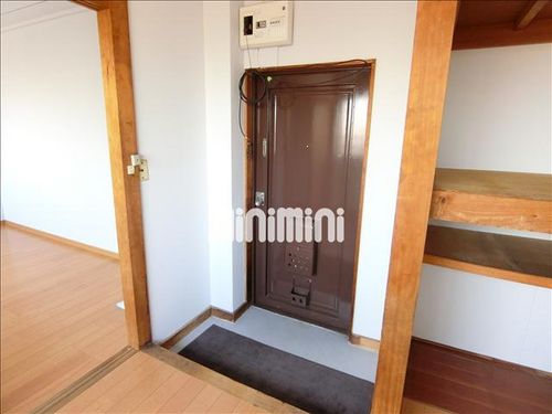 メゾン服部1の玄関