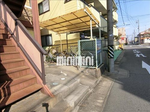 メゾン服部1の玄関