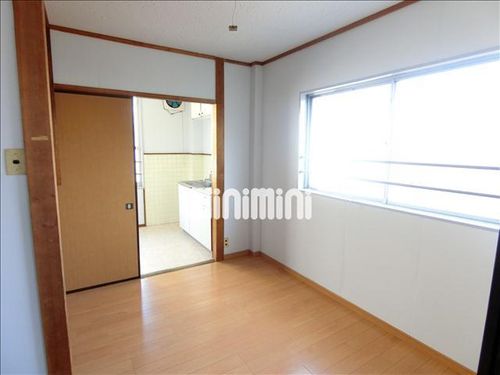 メゾン服部1の居間