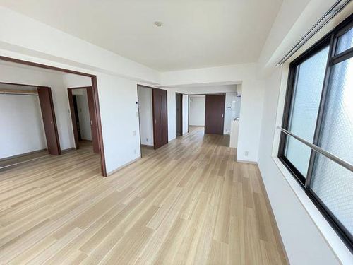 八幡マンションの居間