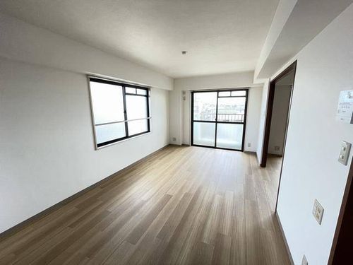 八幡マンションの居間