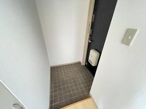 八幡マンションの玄関