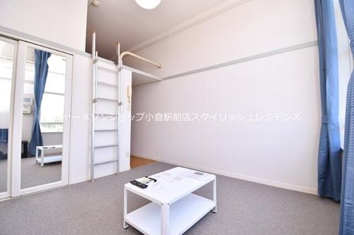 レオパレスブルーリバーの居間