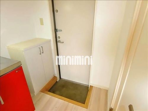 クレフラスト更屋敷A棟の玄関
