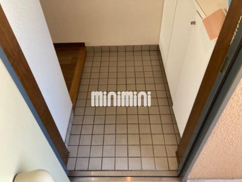 ベルビレッジ上汐田の玄関