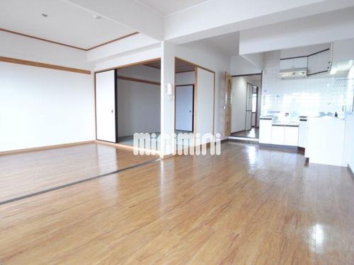 ベルビレッジ上汐田の居間