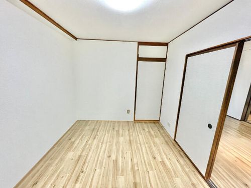 川原マンションの玄関