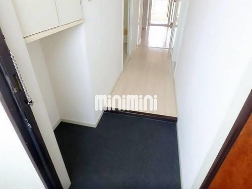 明正雅ハイツの玄関