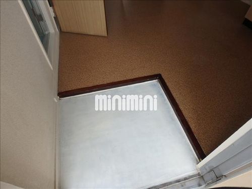 辰巳ハイツの玄関