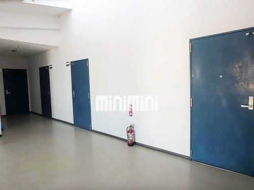 伸和ハイツの玄関