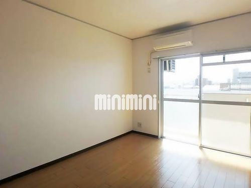 伸和ハイツの居間