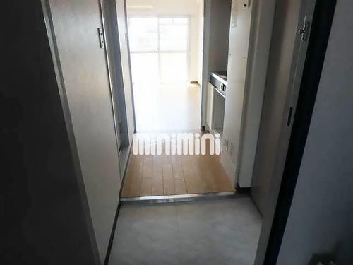 伸和ハイツの玄関