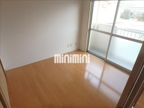 旭コーポの居間