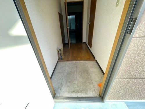 F・Residence富田林1Fの玄関