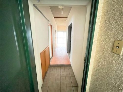 光菱ビルの玄関