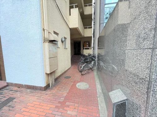 光菱ビルの玄関