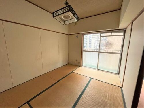 光菱ビルの居間