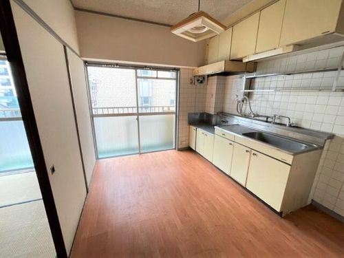 光菱ビルの居間