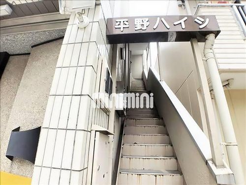 平野ハイツの玄関