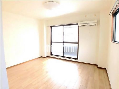 平野ハイツの居間