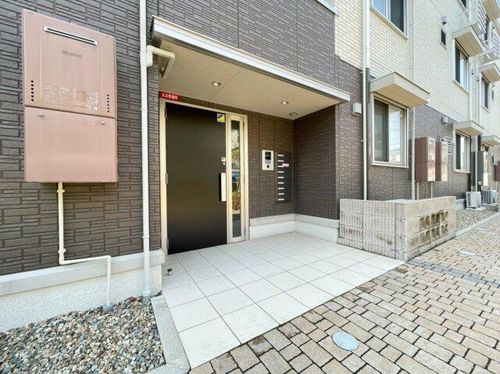 ワンウェーブ霞ヶ丘の玄関