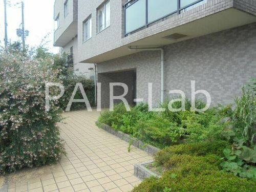 宮西パレス 壱号館の玄関