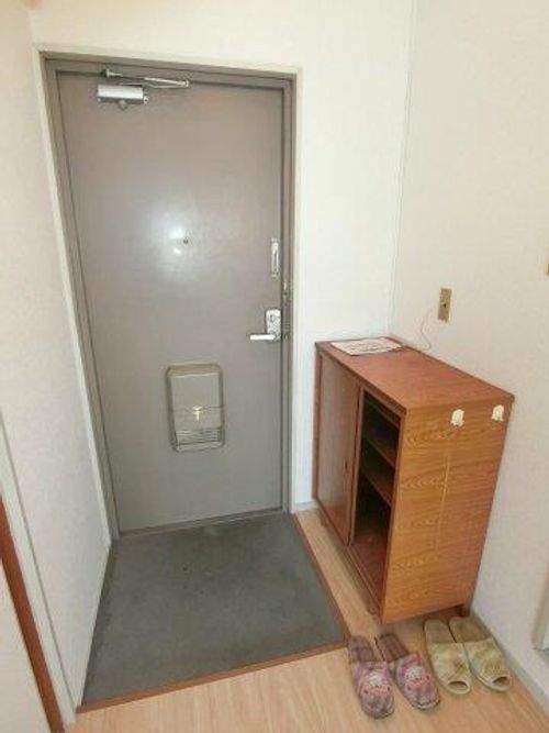 大阪府寝屋川市出雲町(マンション)の賃貸物件の玄関