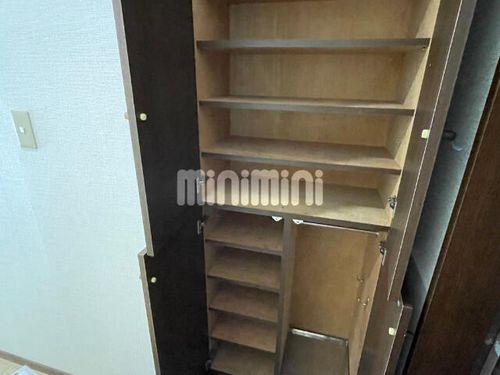 エステート良和 S棟の玄関