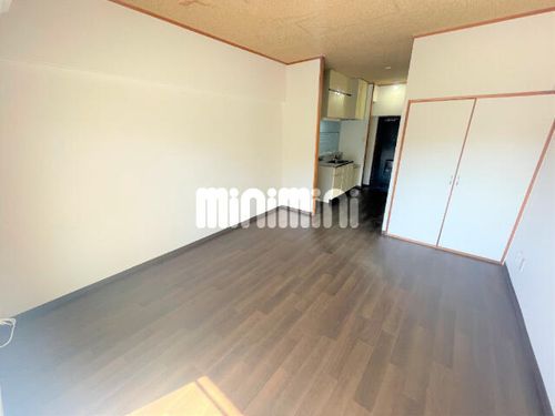 第二ビューハイツ兄山の居間