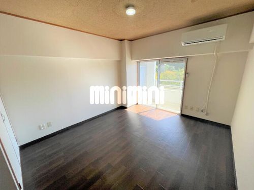 第二ビューハイツ兄山の居間