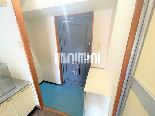 第二ビューハイツ兄山の玄関