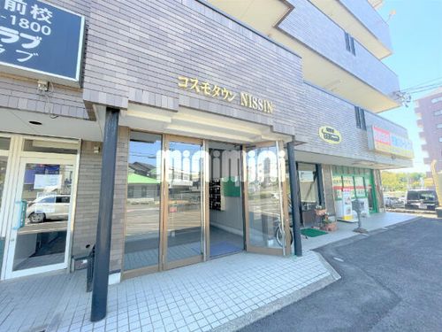 コスモタウンNISSINの玄関