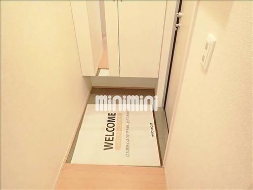 リヴェールふたご B棟の玄関