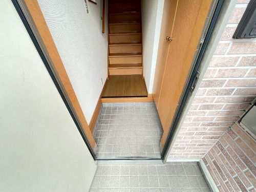 ウィステリア ガーデンの玄関